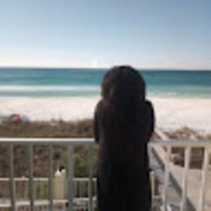 Meet your Posher, Mae